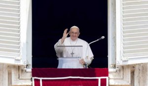 Vatican : le pape retrouve les pèlerins à Saint-Pierre après son opération