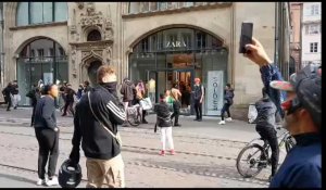 Images de pillage d'un magasin Zara à Strasbourg