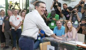 Grèce : le chef de l'opposition Alexis Tsipras vote pour les législatives