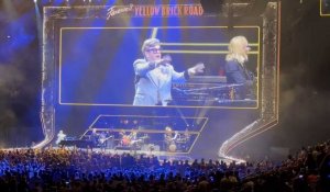 La star britannique Elton John dit adieu à Paris avec un concert grandiose
