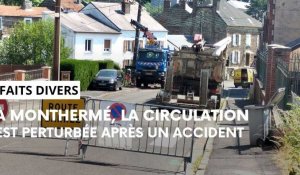 A Monthermé, route barrée après un accident de voiture sur un poteau électrique