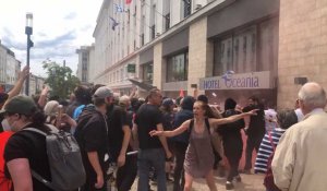 VIDÉO. À Brest, la mobilisation contre Eric Zemmour dégénère en affrontement devant l'hôtel Oceania 