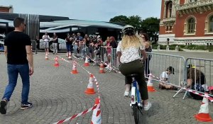 Fin du Rallye Bus - Des animations devant la mairie avant un flash mob