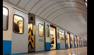 Accident à Paris: une femme meurt dans une rame de métro, après que sa veste se soit coincée dans...