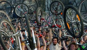Hongrie : 15 000 cyclistes ont défilé dans les rues de Budapest