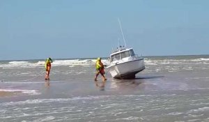 Un bateau s'échoue mardi 25 avril sur la plage des Hemmes-de-Marck 