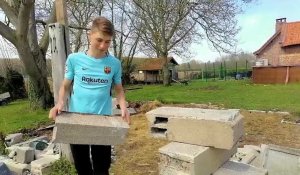 Hugo, jeune lycéen de seize ans prépare un baccalauréat professionnel puis un CAP pour devenir conducteur d'engins