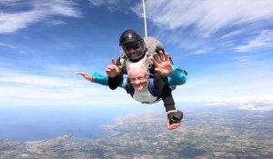 VIDÉO. À 87 ans, cette Trégorroise, qui n'a pas froid aux yeux, a sauté en parachute !