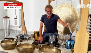 VIDÉO. À Quimper, il propose de se relaxer grâce aux gongs et bols métalliques 