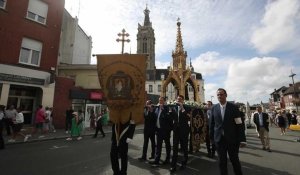 La procession de l'Assomption à Cambrai en présence de l'archevêque Vincent Dolmann