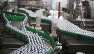 Eaux de Saint-Amand-Les-Eaux: Amaury Gonnet, directeur commercial, évoque la nouvelle ligne de production des petites bouteilles.