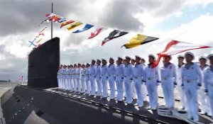 Le président russe Poutine assiste à la parade navale annuelle