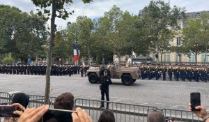 14-Juillet : les Parisiens au rendez-vous sur l'avenue des Champs-Elysées pour le défilé