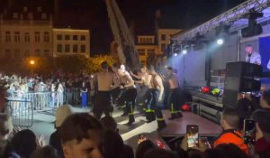 Saint-Omer : le strip-tease des pompiers en fin de soirée lors du bal des pompiers