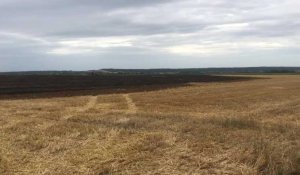 Deux hectares de champs d’orge, déjà coupée, partent en fumée