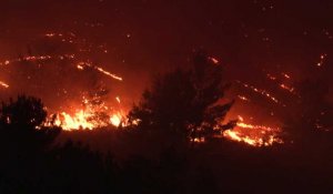L'incendie continue à Rhodes après les évacuations de milliers de personnes