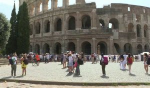 Images à l'extérieur du Colisée de Rome, alors qu'une vague de chaleur frappe l'Italie