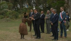 Le président Macron assiste à une cérémonie traditionnelle en Nouvelle-Calédonie
