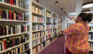Dunkerque : la bibliothèque sur la digue attire et plaît aux vacanciers, rencontre avec un agent d'accueil