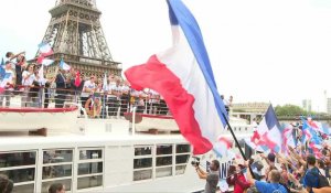 JO-2024: célébrations sur la Seine pour la présentation de la torche olympique