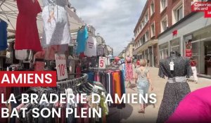La braderie d'Amiens bat son plein samedi 8 juillet 2023