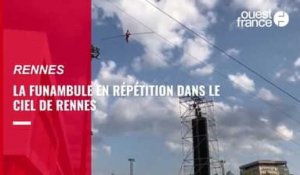 VIDEO. 220 mètres sur un fil à 20 mètres de haut, comment cette funambule prépare sa traversée 