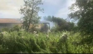 Un feu de foin détruit partiellement un bâtiment agricole aux Attaques