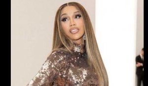 Cardi B : le micro qu’elle a jeté dans le public a été vendu aux enchères