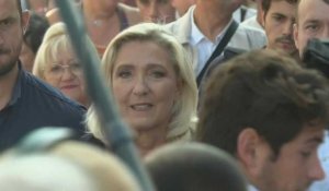 Marine Le Pen fait sa rentrée politique à la braderie d'Hénin-Beaumont