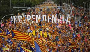 La "Diada" d'indépendantistes catalans revigorés par les tractations gouvernementales