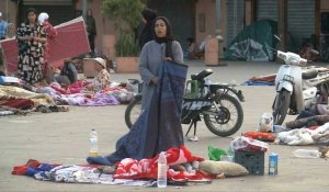 Séisme au Maroc: des personnes dorment sur une place de Marrakech