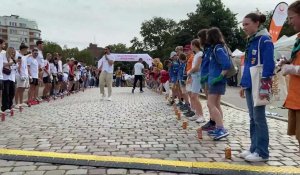Lille : record d’écrasement de canettes avec les scouts avant le départ du Lille éco sport Challenge, pour ramasser 500 000 mégots en ville