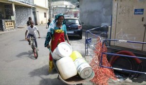 Mayotte: "Sept jours sans eau à la maison", témoigne une habitante