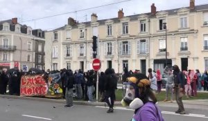 VIDÉO. Réforme des retraites, grève du 15 mars à Angers : quelques manifestants provoquent les forces de l'ordre
