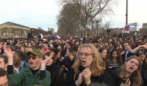 Retraites: des milliers de manifestants place de la Concorde, à Paris