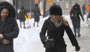 Chutes de neige à Stockholm alors qu'un avertissement pour mauvais temps est émis en Suède