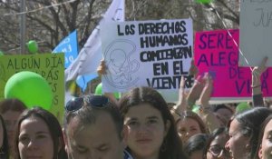 Droit à l'IVG: des milliers d'opposants défilent à Madrid