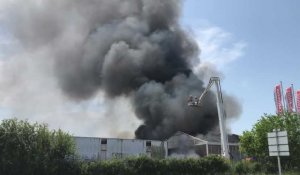 Un violent incendie touche le centre de recyclage des déchets Remondis à Allonne