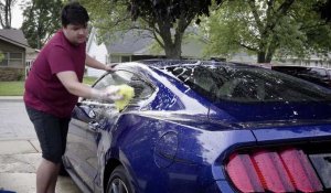 VIDÉO. A-t-on le droit de laver sa voiture dans la rue ou devant chez soi ?