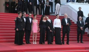 Cannes: l'équipe du film "La Passion de Dodin Bouffant" monte les marches