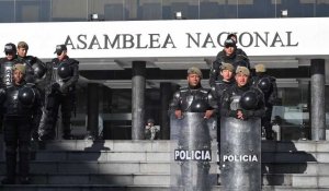 Equateur: présence policière devant l'Assemblée nationale après sa dissolution