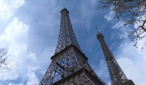 À Paris, non pas une mais deux tours Eiffel