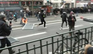 Retraites : heurts entre manifestants et force de l'ordre, boulevard Montparnasse