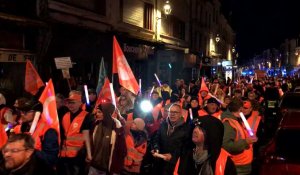 500 personnes pour la retraite aux flambeaux de Saint-Omer, contre la réforme