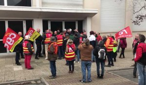 Béthune : des manifestants attendent la sortie de Gérard Larcher