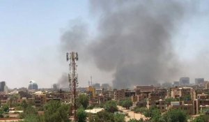 Combats au Soudan: fumée et coups de feu à Khartoum