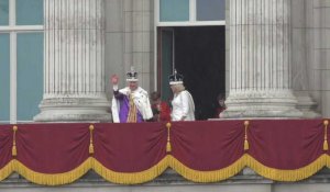 Charles III et la reine Camilla réapparaissent sur le balcon du palais de Buckingham