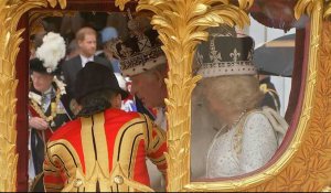 Le roi Charles III et la reine Camilla quittent l'abbaye de Westminster après le couronnement