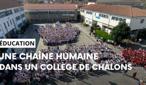 Des collégiens de Châlons-en-Champagne forment une chaîne humaine
