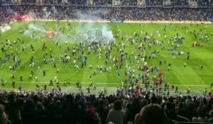 Le HAC - Dijon : les supporters envahissent le terrain et interrompent le match